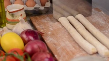 Fried gnocchi tavuk ve parmesan ile