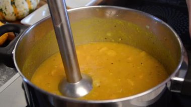 Balkabağı çorbası delish stok görüntüleri, pişirme ev video