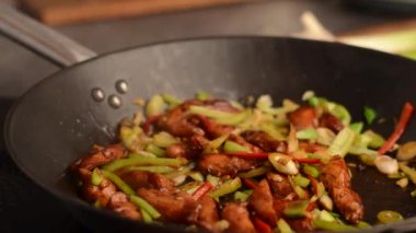 Çin noodle ile tavuk