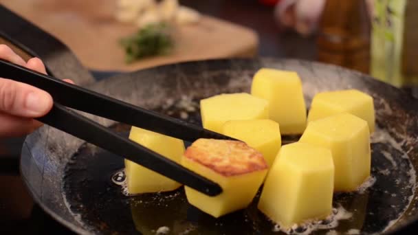 Fondant patata delicia comida haciendo material de archivo — Vídeos de Stock