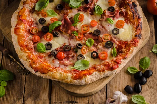 Rustic pizza with tomato, cheese, salami — Stock Photo, Image