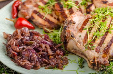 ızgara domuz pirzola