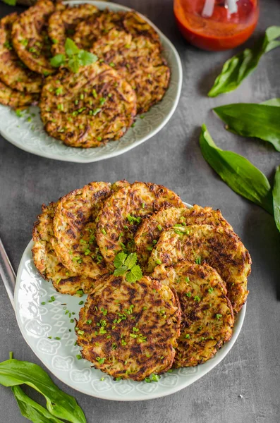 Potato pancakes fried with garlic — Stock Photo, Image