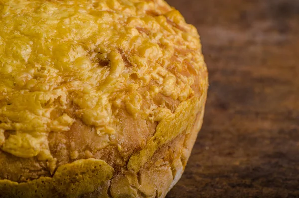Сырный хлеб в духовке — стоковое фото