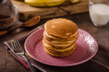 Amerikan krep muz, çikolata ile