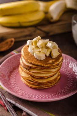 Amerikan krep muz, çikolata ile