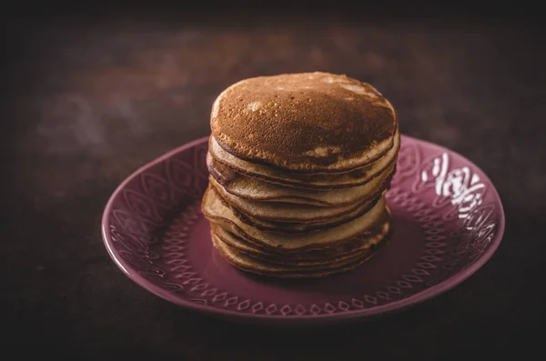 Panqueques americanos con plátano, chocolate — Foto de Stock