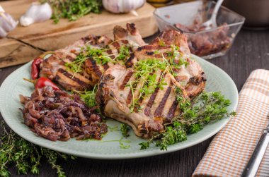 ızgara domuz pirzola