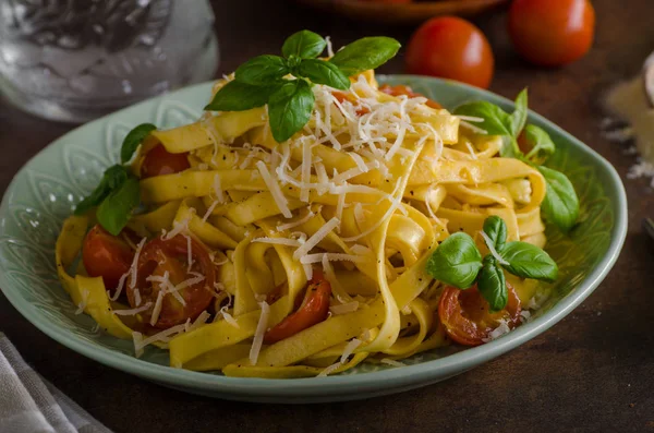 Pasta semolina with tomatoes and parmesan cheese — Stock Photo, Image