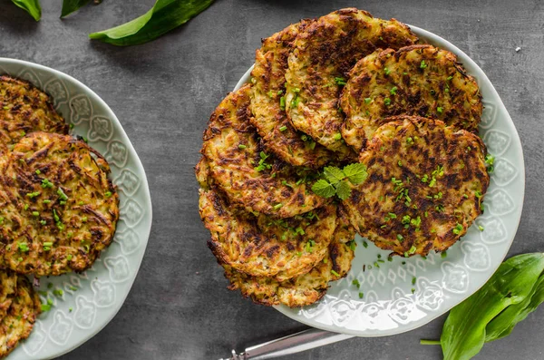 Sarımsak ile kızarmış patates gözlemesi