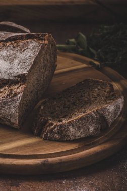 Sahanda yumurta, kepekli ekmek