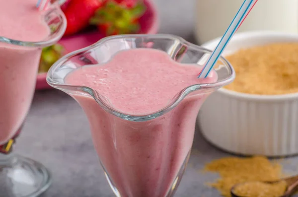 Bebida de fresas batido — Foto de Stock