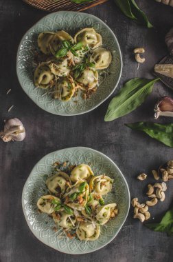 Doldurulmuş Tortellini sarımsak ve ıspanak