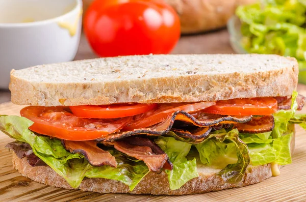 BLT sandwich with lettuce — Stock Photo, Image
