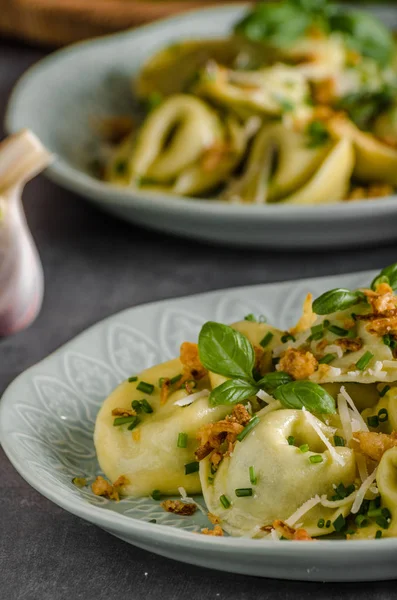 Doldurulmuş Tortellini sarımsak ve ıspanak
