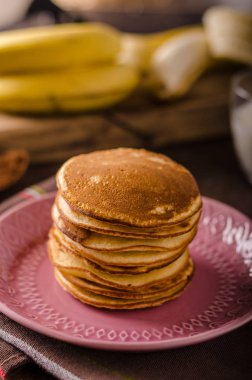 Amerikan krep muz, çikolata ile