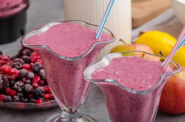 Çilek güler yüzlü milkshake