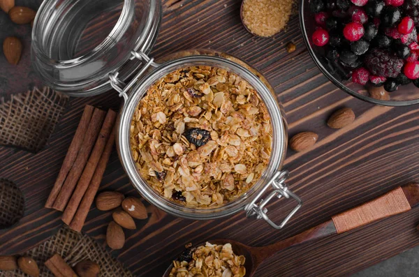 Gebakken muesli met bessen — Stockfoto