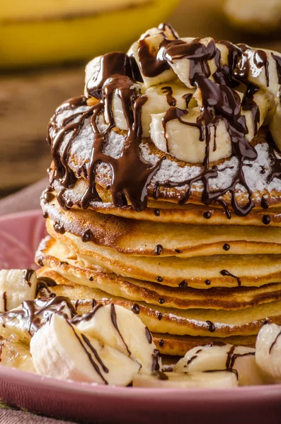 Amerikan krep muz, çikolata ile