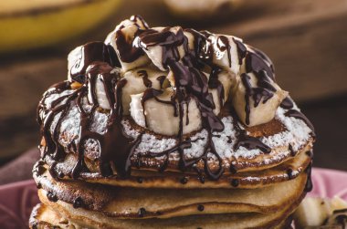 Amerikan krep muz, çikolata ile