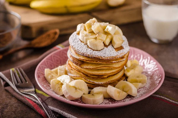 Frittelle americane con banana, cioccolato — Foto Stock