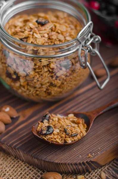 Gebakken muesli met bessen — Stockfoto