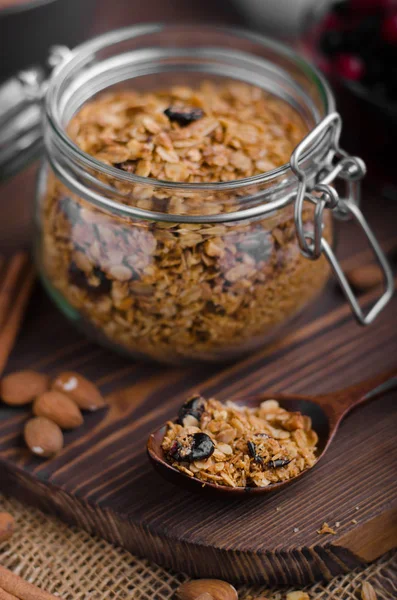 Gebakken muesli met bessen — Stockfoto