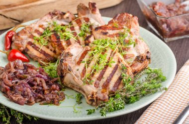 ızgara domuz pirzola