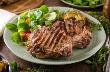 ızgara domuz pirzola