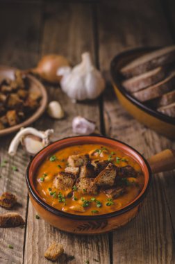 croutons gulaş çorbası