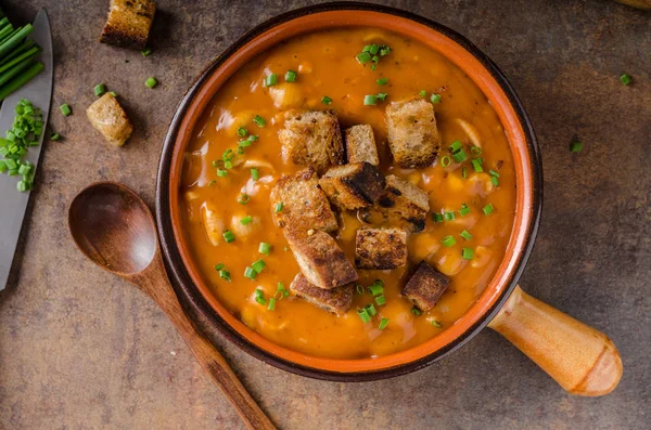 croutons gulaş çorbası