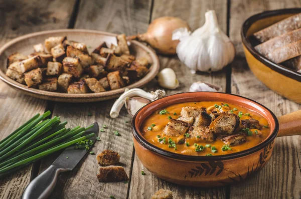 Croutons gulaş çorbası — Stok fotoğraf