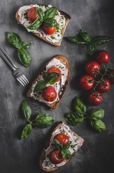 Queso de pan untado tomate al horno —  Fotos de Stock