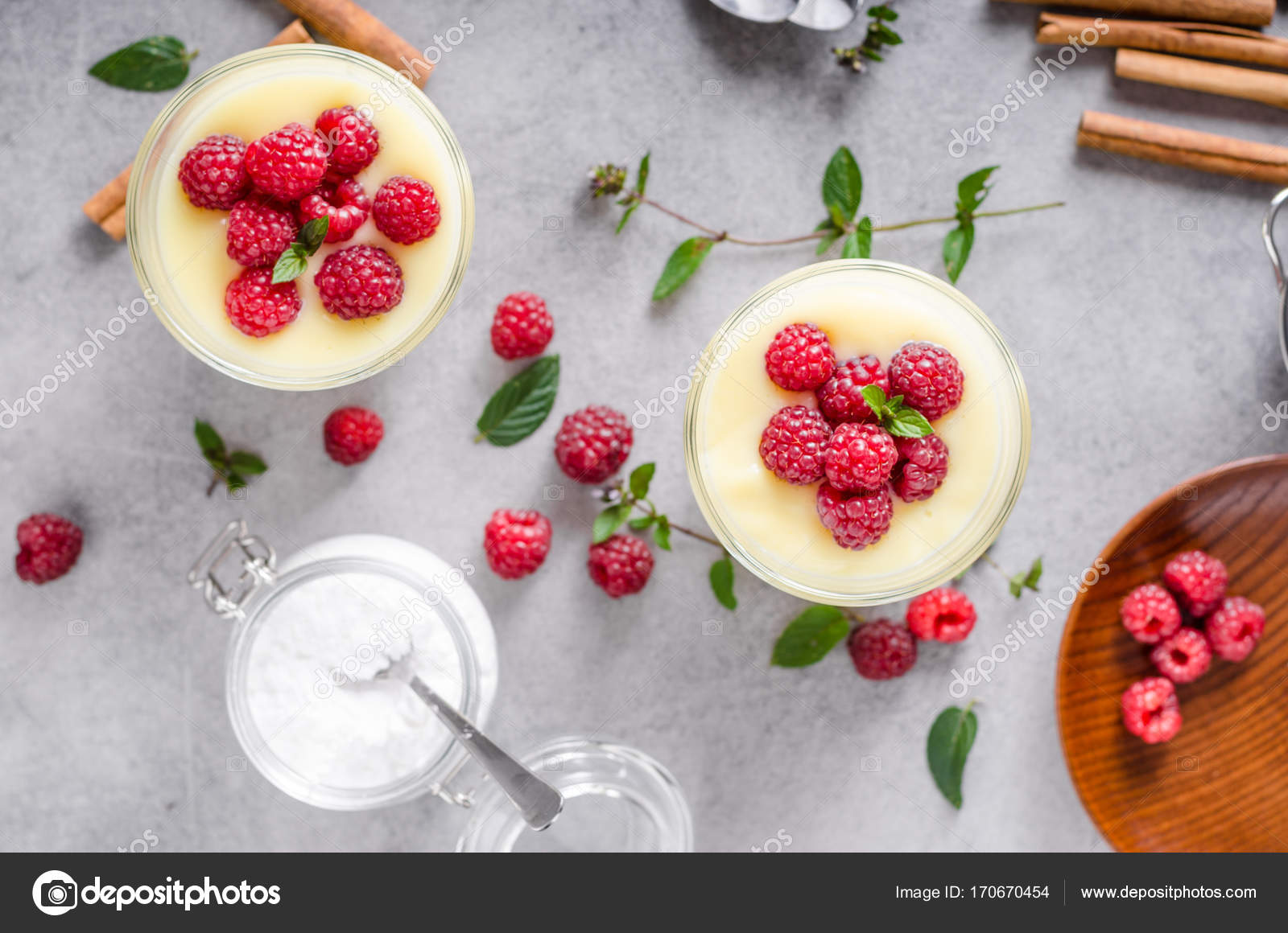 Ev Yapımı Çilekli Puding Ev Yapımı Çilekli Puding