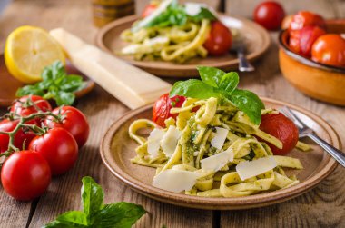 Makarna pesto fesleğen