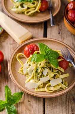 Makarna pesto fesleğen