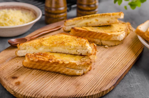 Сырный сэндвич на гриле — стоковое фото