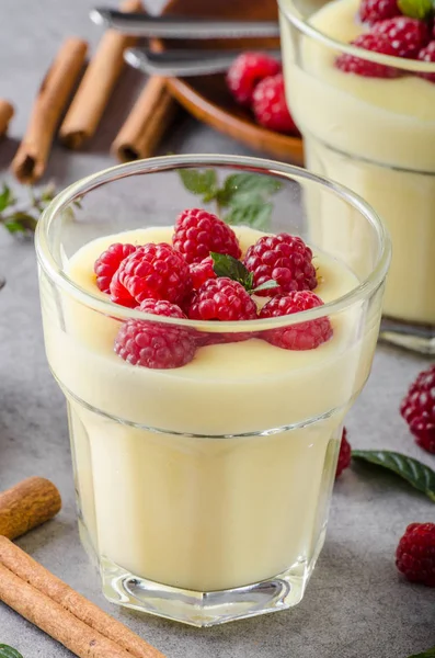 Vannila bessen pudding — Stockfoto