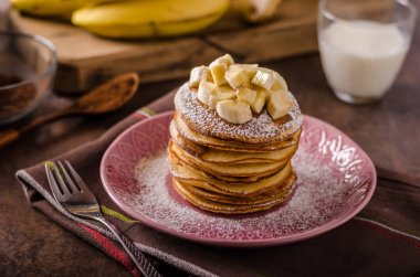 Amerikan krep muz, çikolata ile