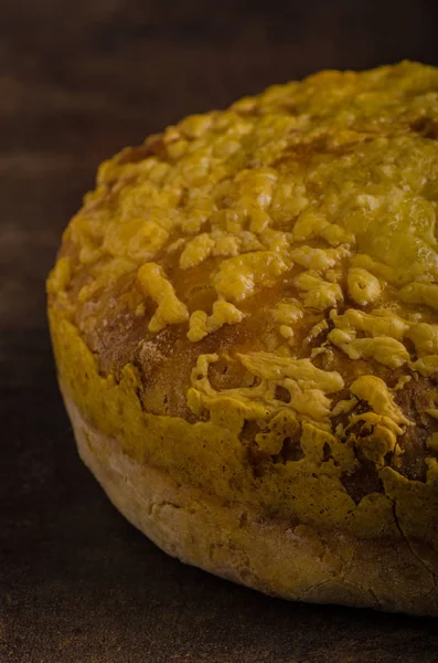 Kaas brood in de oven — Stockfoto