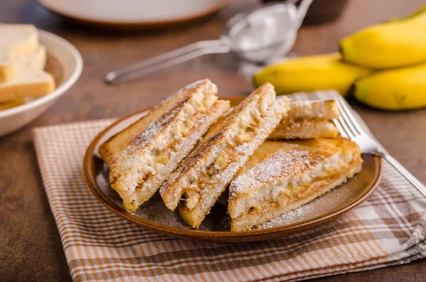 Broodje pindakaas banaan — Stockfoto