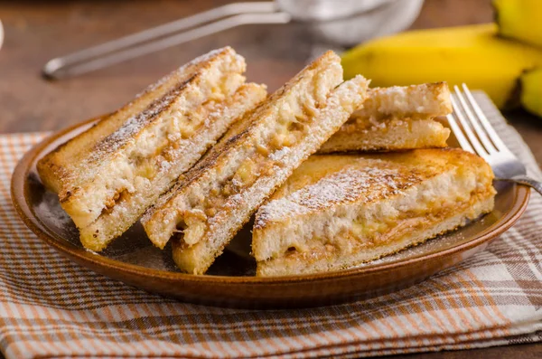 Sandwich banane beurre d'arachide — Photo
