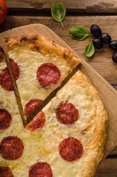 Rustic pizza with tomato, cheese, salami — Stock Photo, Image