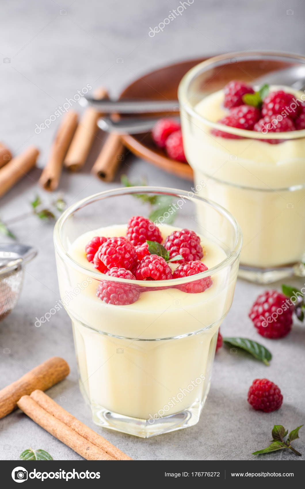 Ev Yapımı Çilekli Puding Ev Yapımı Çilekli Puding