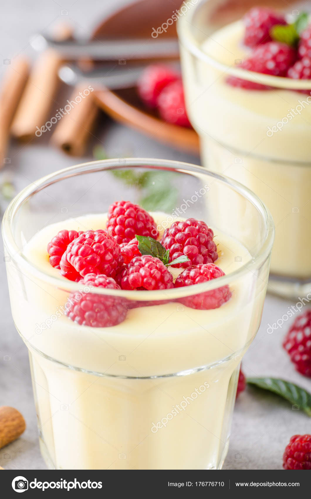 Ev Yapımı Çilekli Puding Ev Yapımı Çilekli Puding