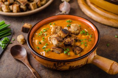 croutons gulaş çorbası