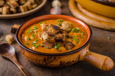 croutons gulaş çorbası