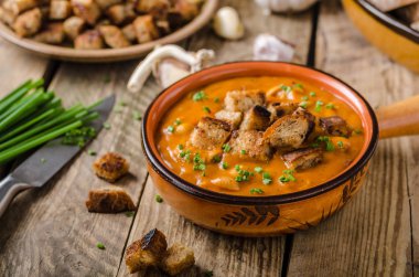 croutons gulaş çorbası