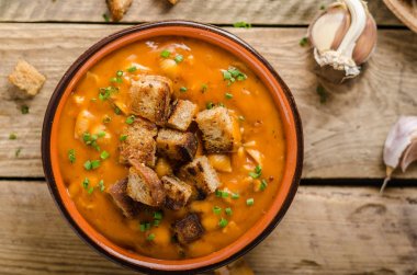 croutons gulaş çorbası