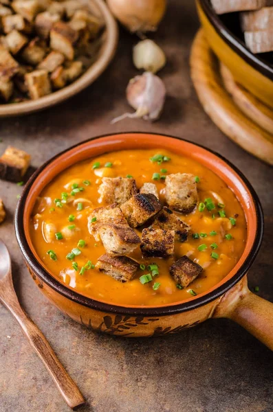 croutons gulaş çorbası